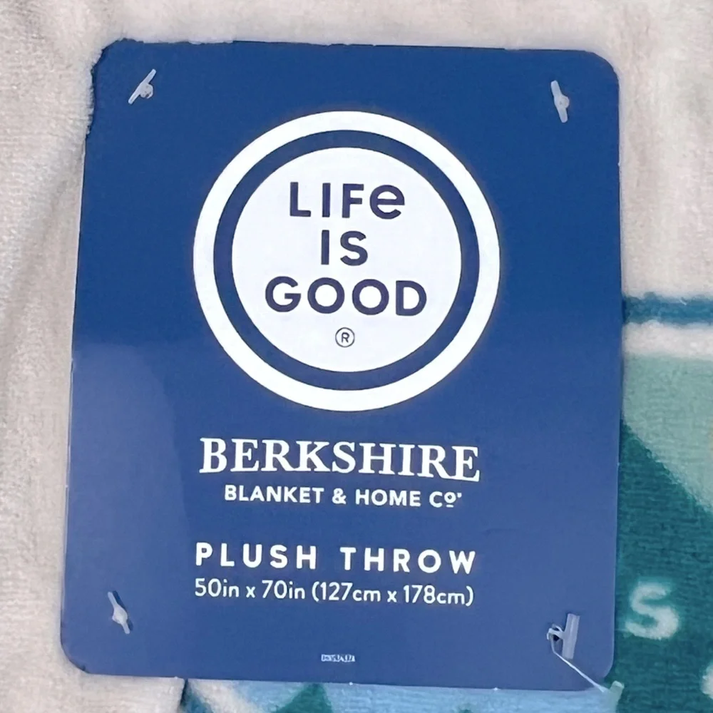 Life Is Good - ‘Jake Adirondack Chair’ Plush  Throw. 50“ x 70“. NWT. Firm!